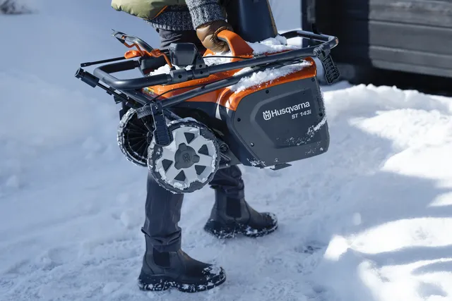 Akutoitel lumepuhur Husqvarna ST 143i (ilma aku ja laadijata)