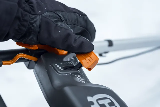 Akutoitel lumepuhur Husqvarna ST 253i