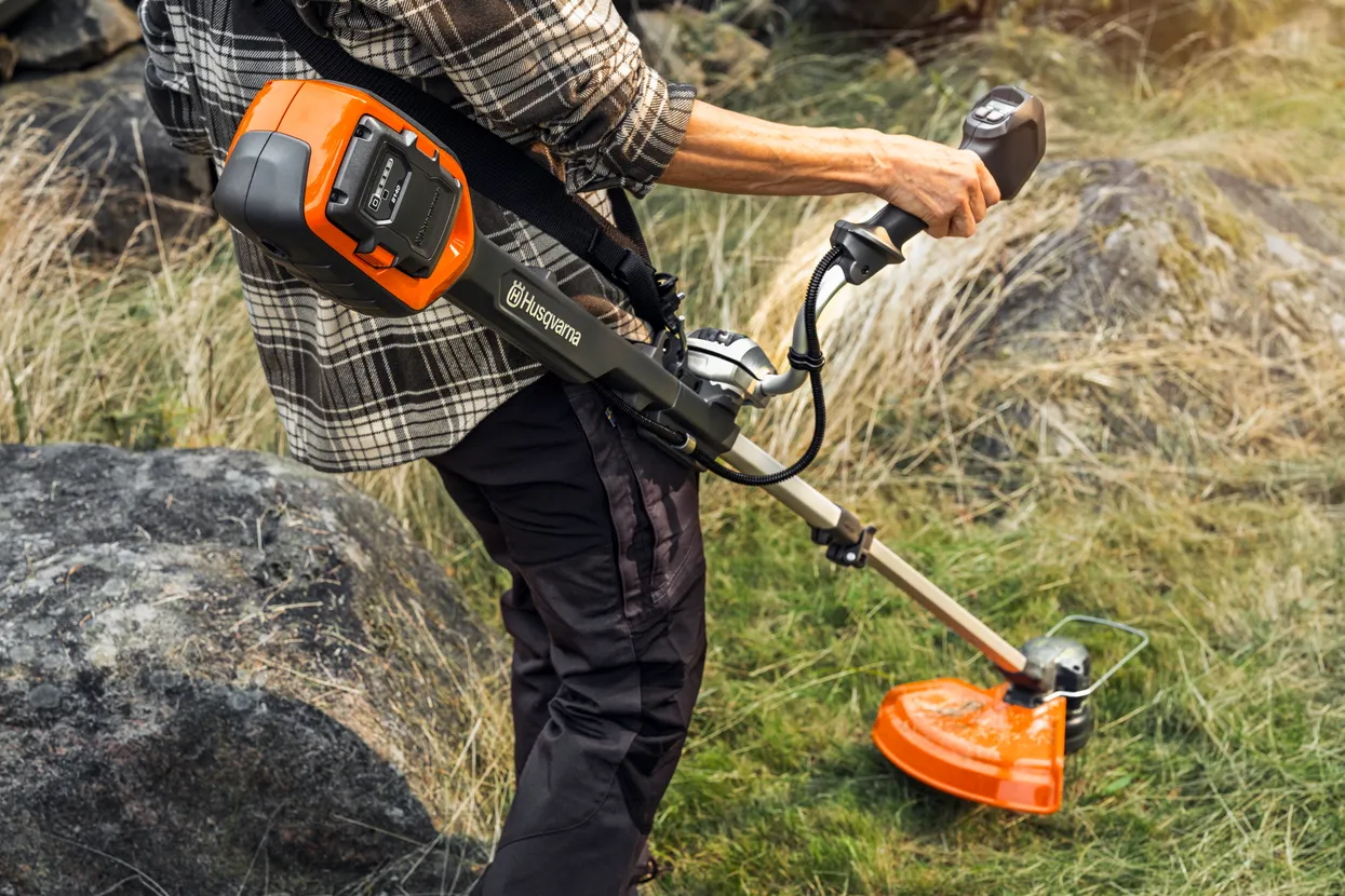 Akutoitel murutrimmer Husqvarna 220iR (vali komplekt)