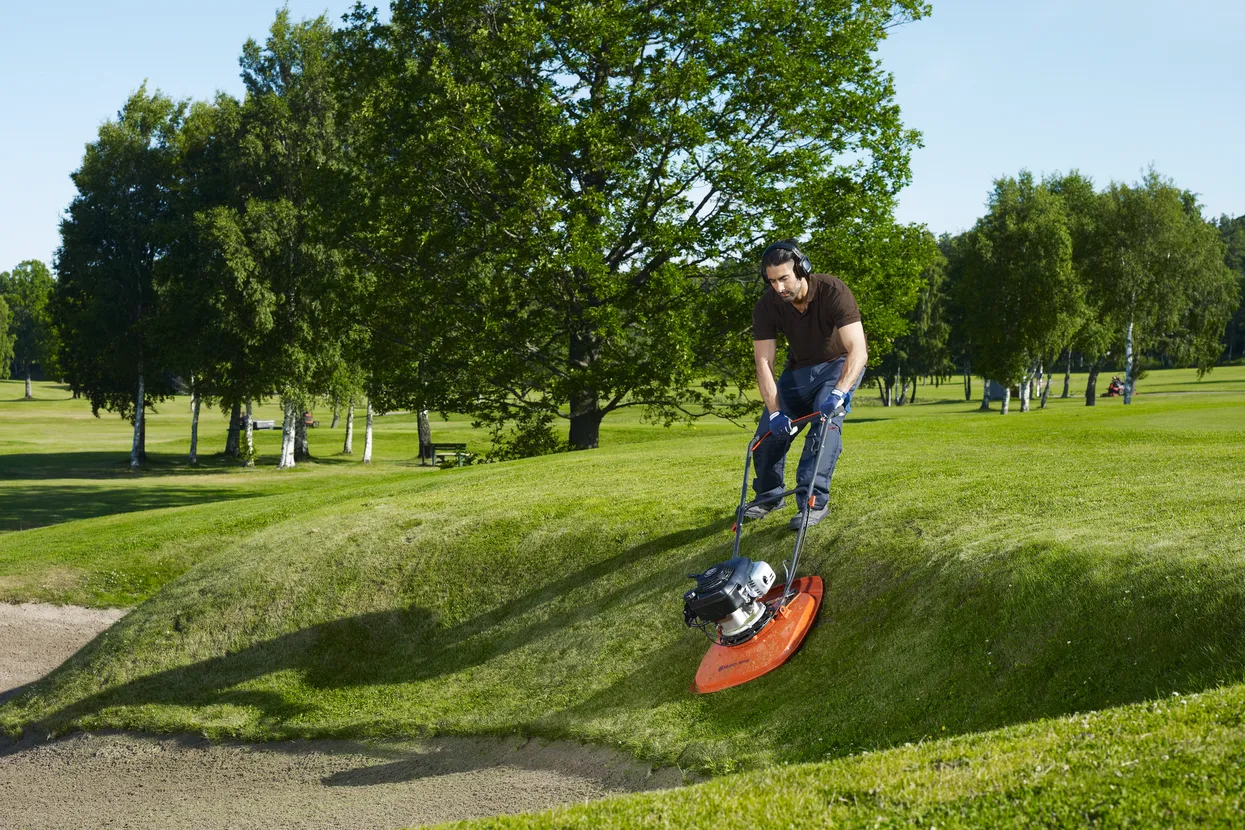 Bensiinimootoriga hõljukniiduk Husqvarna GX 560 (lükatav)