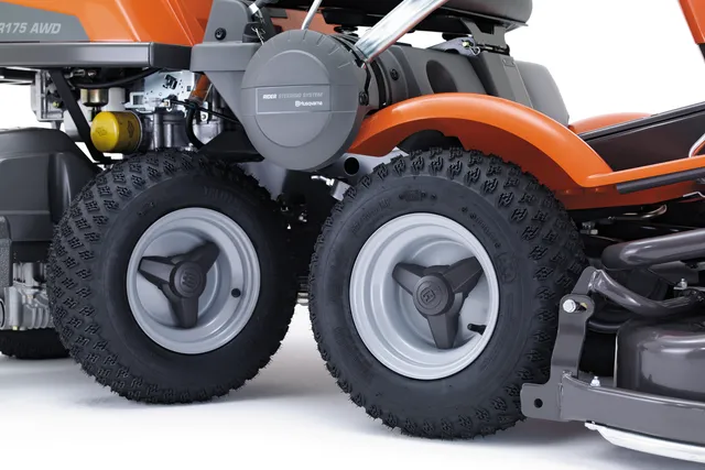 Kodukasutuse raider Husqvarna R 214TC koos 103cm lõikekorpusega