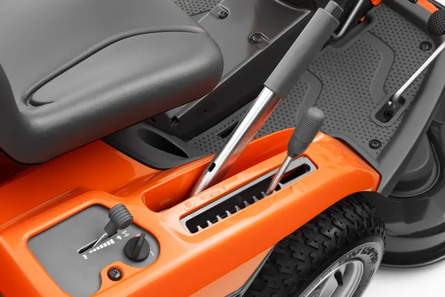 Kodukasutuse raider Husqvarna R 214TC koos 103cm lõikekorpusega