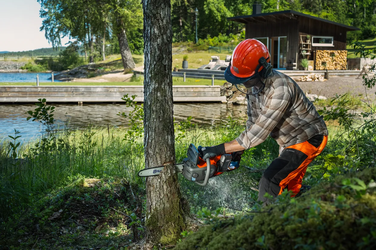 Akutoitel kettsaag Husqvarna 242i (ilma aku ja laadijata)