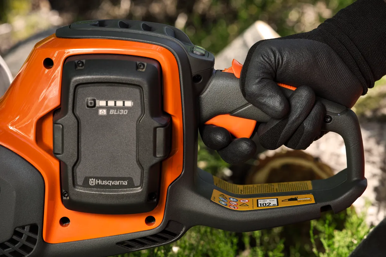 Akutoitel kettsaag Husqvarna 242i (ilma aku ja laadijata)
