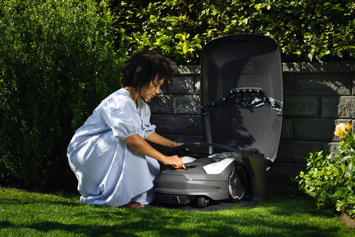 Husqvarna Automower® laadimisjaama kate (300, 400 ja 500 seeria NERA robotniidukitele)