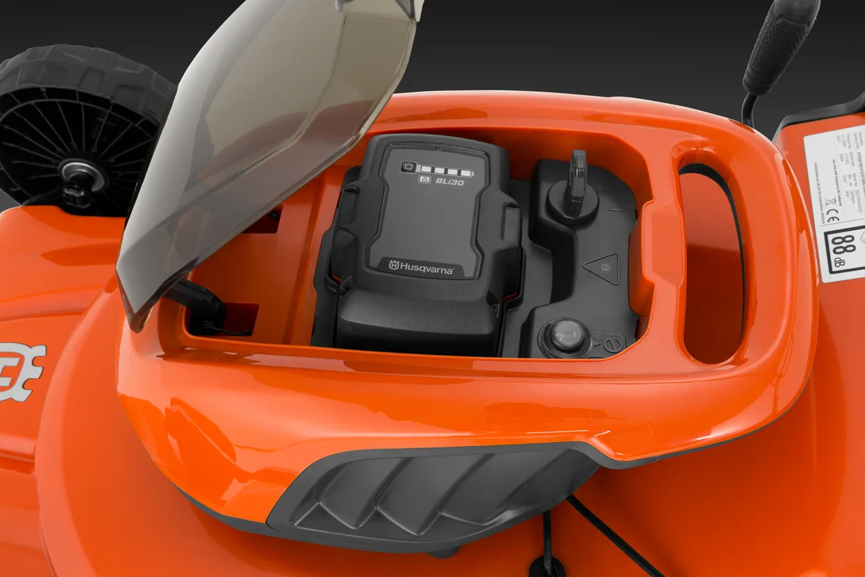 Akutoitel muruniiduk Husqvarna LC 142iS (ilma aku ja laadijata), vedav kogujaga